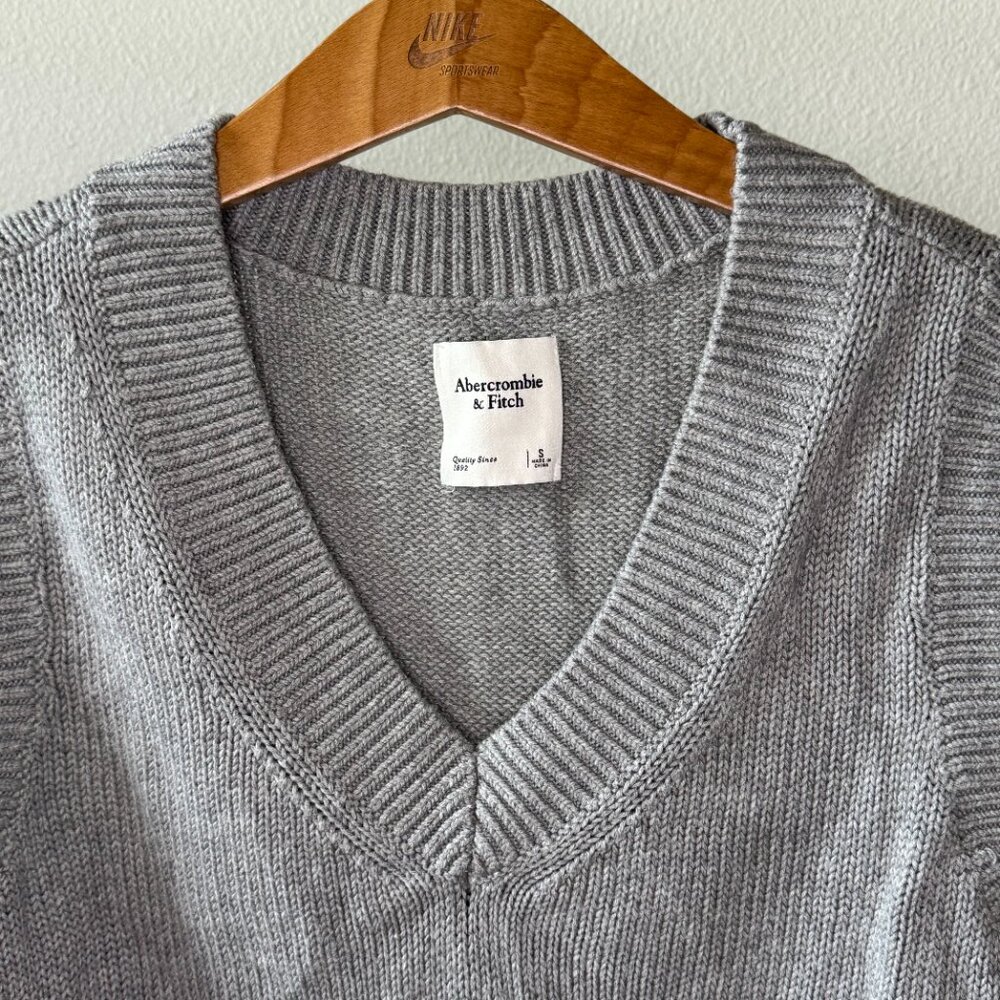 Womens Abercrombie Gray Sweater Vest • Small • Preppy Layering • Varsity • Y2K - Picture 12 of 16